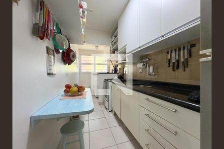 Cozinha de apartamento à venda com 2 quartos, 60m² em Partenon, Porto Alegre