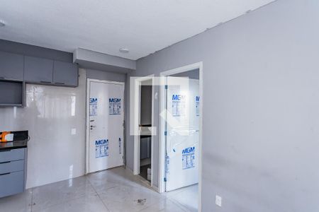 Sala, cozinha e área de serviço de apartamento à venda com 2 quartos, 32m² em Jardim Pereira Leite, São Paulo