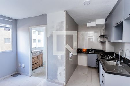 Sala, cozinha e área de serviço de apartamento à venda com 2 quartos, 32m² em Jardim Pereira Leite, São Paulo