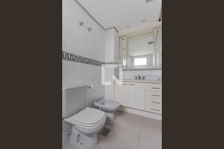 Suíte de apartamento para alugar com 2 quartos, 140m² em Bela Vista, Porto Alegre