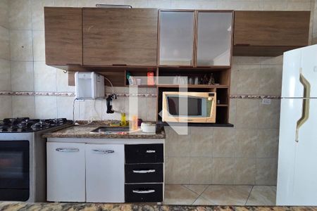 Cozinha de apartamento para alugar com 2 quartos, 55m² em Nova Mirim, Praia Grande
