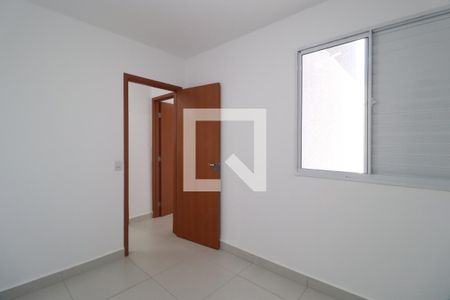 Quarto 1 de apartamento para alugar com 2 quartos, 58m² em Novo Mundo, Uberlândia
