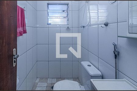 banheiro social_2 de casa para alugar com 1 quarto, 53m² em Vila Santo Estefano, São Paulo