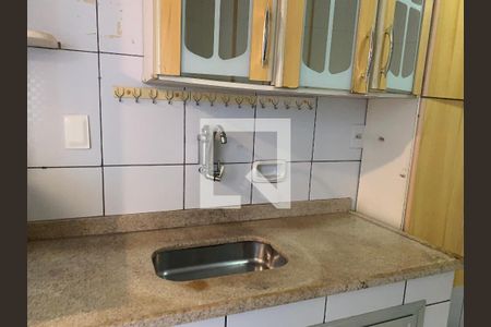 Cozinha de casa de condomínio para alugar com 2 quartos, 50m² em Taquara, Rio de Janeiro