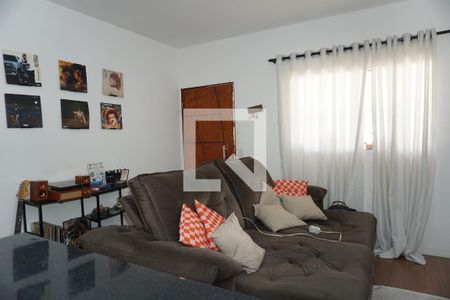 Sala de casa para alugar com 2 quartos, 50m² em Parque Pirajussara, Embu das Artes