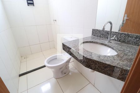 Banheiro Social de apartamento para alugar com 2 quartos, 45m² em Laranjeiras, Uberlândia