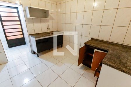 Cozinha de casa para alugar com 2 quartos, 52m² em Jardim Maria Duarte, São Paulo