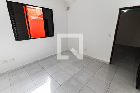 Quarto 1 de casa para alugar com 2 quartos, 52m² em Jardim Maria Duarte, São Paulo