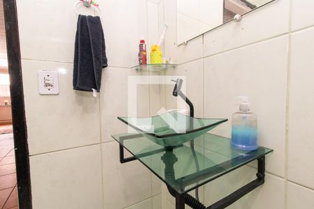 Banheiro Social de casa de condomínio para alugar com 2 quartos, 70m² em Sítio Cercado, Curitiba