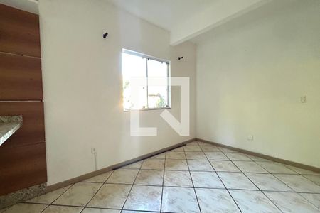 Sala de casa para alugar com 3 quartos, 84m² em Saco dos Limões, Florianópolis