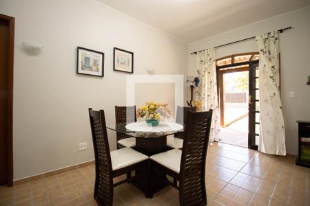 Sala de casa de condomínio à venda com 2 quartos, 303m² em Condomínio Ouro, Brasília
