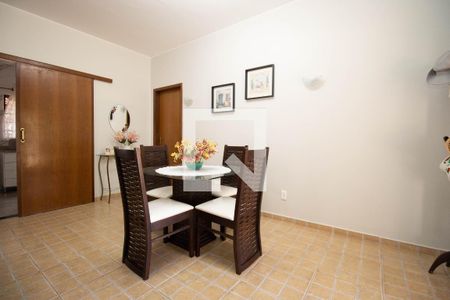 Sala de casa de condomínio à venda com 2 quartos, 303m² em Condomínio Ouro, Brasília