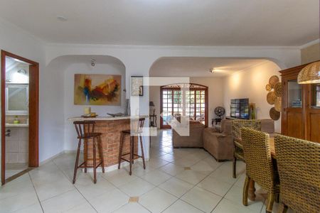Sala de casa de condomínio para alugar com 3 quartos, 360m² em Jardim Belizário, Cotia