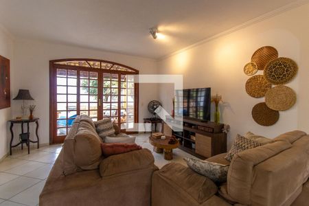 Sala de estar de casa de condomínio para alugar com 3 quartos, 360m² em Jardim Belizário, Cotia