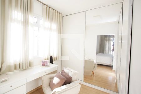 Closet da Suíte de casa de condomínio para alugar com 3 quartos, 180m² em Estância do Hibisco, Contagem