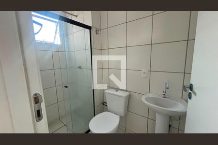 Banheiro de apartamento para alugar com 2 quartos, 52m² em Ponto Chic, Nova Iguaçu