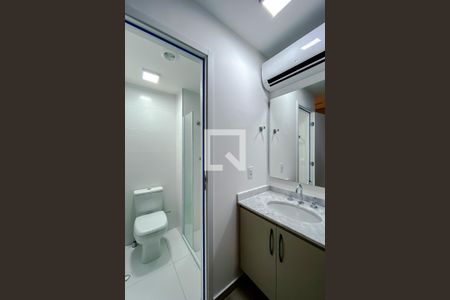 Banheiro de kitnet/studio para alugar com 1 quarto, 26m² em Perdizes, São Paulo