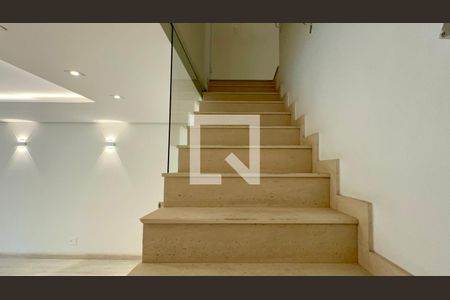 Escada de casa à venda com 3 quartos, 180m² em Vila Clementino, São Paulo