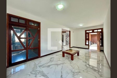 Casa para alugar com 5 quartos, 380m² em Palmares, Belo Horizonte