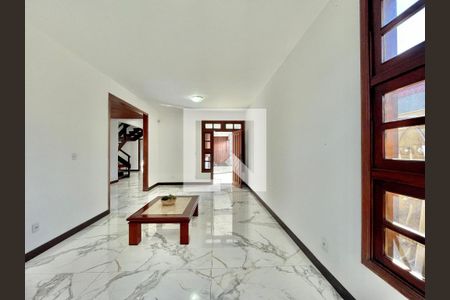 Casa para alugar com 5 quartos, 380m² em Palmares, Belo Horizonte
