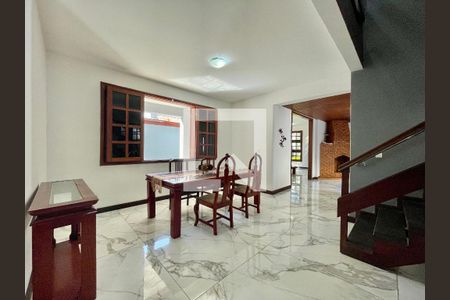Casa para alugar com 5 quartos, 380m² em Palmares, Belo Horizonte