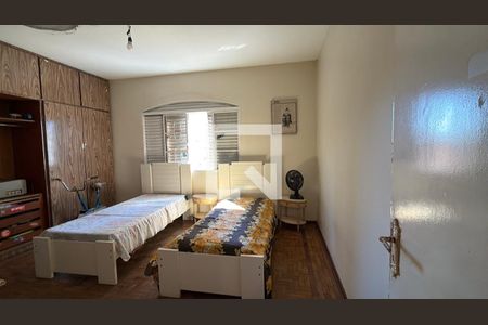 Casa à venda com 3 quartos, 196m² em Vila Bertioga, São Paulo