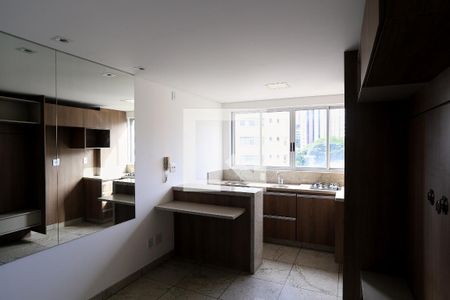 Sala/Cozinha de kitnet/studio para alugar com 1 quarto, 29m² em Savassi, Belo Horizonte