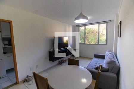 Sala de apartamento para alugar com 2 quartos, 62m² em Santana, Niterói