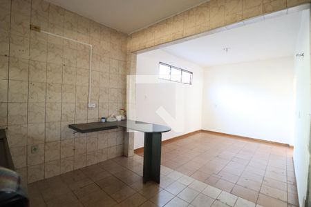 Cozinha de casa para alugar com 2 quartos, 150m² em Jaraguá, Uberlândia