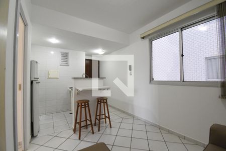 Sala/Cozinha de kitnet/studio para alugar com 1 quarto, 36m² em Centro, Curitiba