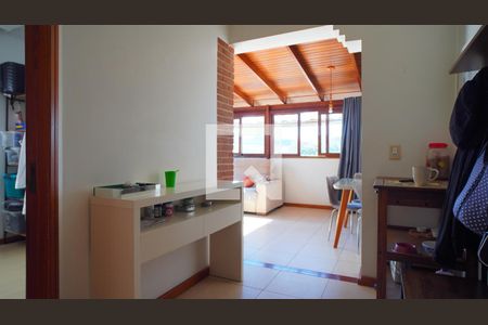 Corredor de apartamento à venda com 2 quartos, 90m² em Petrópolis, Porto Alegre