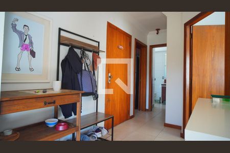Corredor de apartamento à venda com 2 quartos, 90m² em Petrópolis, Porto Alegre