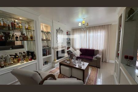 Sala de casa de condomínio para alugar com 5 quartos, 1932m² em Mosela, Petrópolis