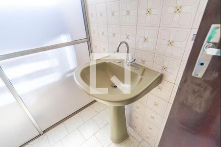 Banheiro  de casa à venda com 3 quartos, 266m² em Vila Sao Pedro, Santo André