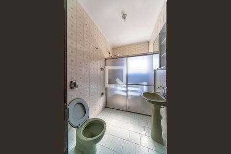 Banheiro  de casa à venda com 3 quartos, 266m² em Vila Sao Pedro, Santo André