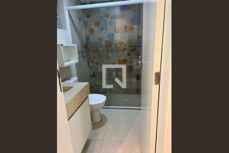 Banheiro de apartamento para alugar com 2 quartos, 63m² em Pinheirinho, Curitiba