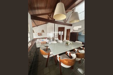 Sala de casa de condomínio à venda com 4 quartos, 377m² em Badu, Niterói