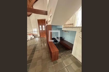 Sala de casa de condomínio à venda com 4 quartos, 377m² em Badu, Niterói