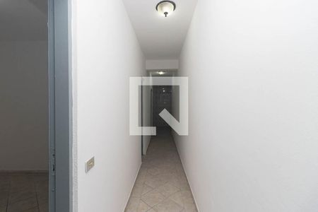 Corredor dos Quartos de casa para alugar com 2 quartos, 60m² em Parque Edu Chaves, São Paulo