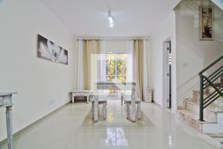 Sala de casa de condomínio para alugar com 3 quartos, 200m² em Vila Romero, São Paulo