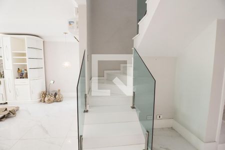 Escada de casa para alugar com 3 quartos, 224m² em Santana, São Paulo