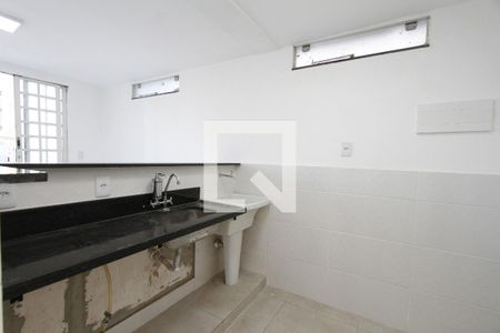 Cozinha de apartamento para alugar com 2 quartos, 41m² em Sagrada Família, Belo Horizonte