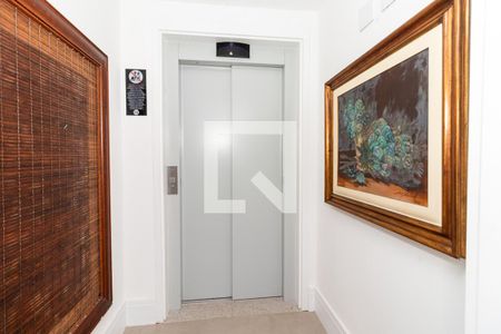 Elevador Privativo de apartamento para alugar com 4 quartos, 220m² em Alto da Lapa, São Paulo