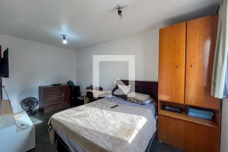 Casa à venda com 7 quartos, 200m² em Vila Gumercindo, São Paulo