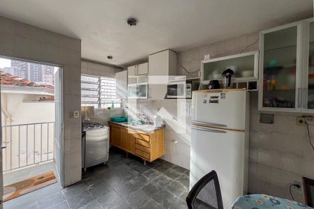 Casa à venda com 7 quartos, 200m² em Vila Gumercindo, São Paulo