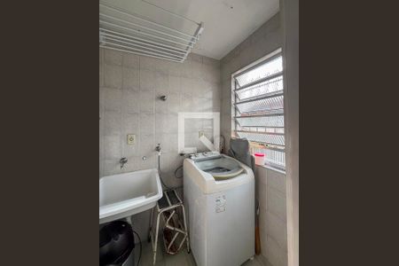 Casa à venda com 7 quartos, 200m² em Vila Gumercindo, São Paulo