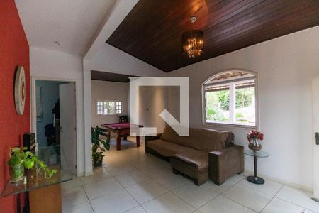 Sala de casa de condomínio à venda com 3 quartos, 523m² em Itaipu, Niterói
