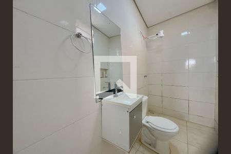 Banheiro de casa para alugar com 1 quarto, 35m² em Jardim das Oliveiras 2, Guarulhos