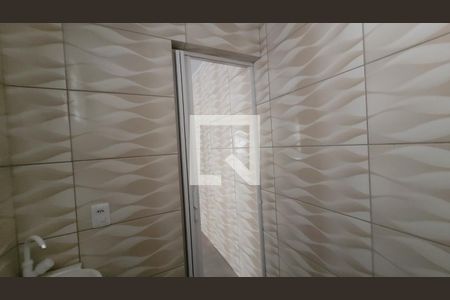Banheiro de kitnet/studio para alugar com 1 quarto, 42m² em Jardim Aracare, Itaquaquecetuba