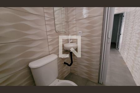 Banheiro de kitnet/studio para alugar com 1 quarto, 42m² em Jardim Aracare, Itaquaquecetuba